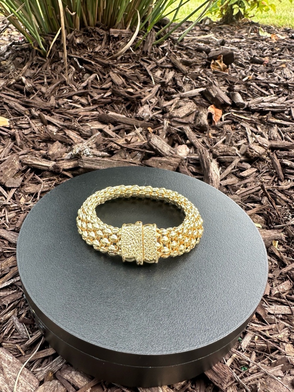 Vintage Goldtone Metal Mesh Magnetic size 6.5 clasp Bracelet